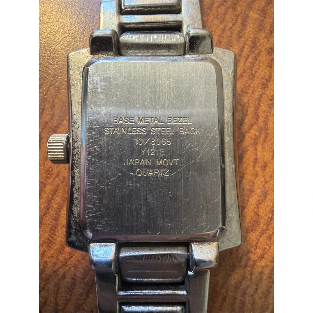 Anne Klein 10/8065 Silver Tone Quartz Analog Women's Watch Needs Battery‎